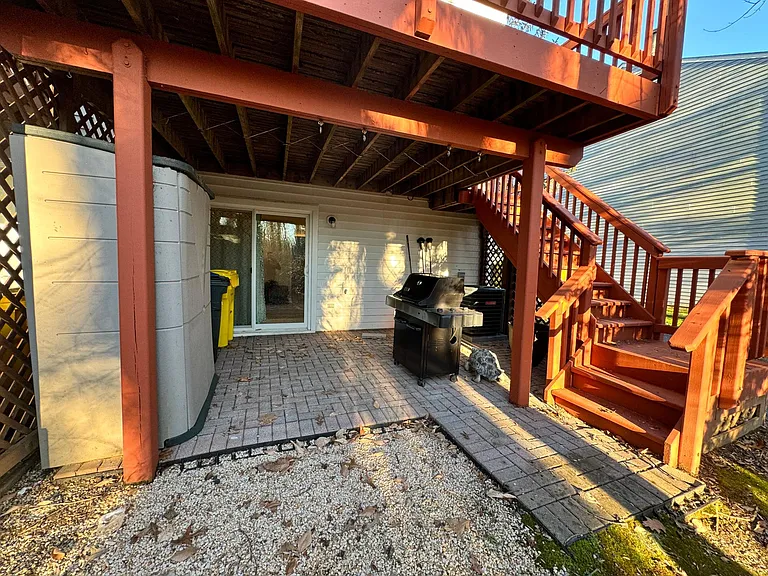 1310 Farley Ct S — Photo 16