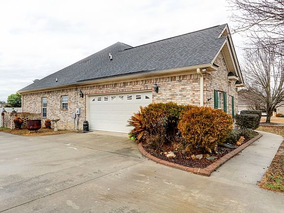 3rd image of 309 Flat Bush Dr