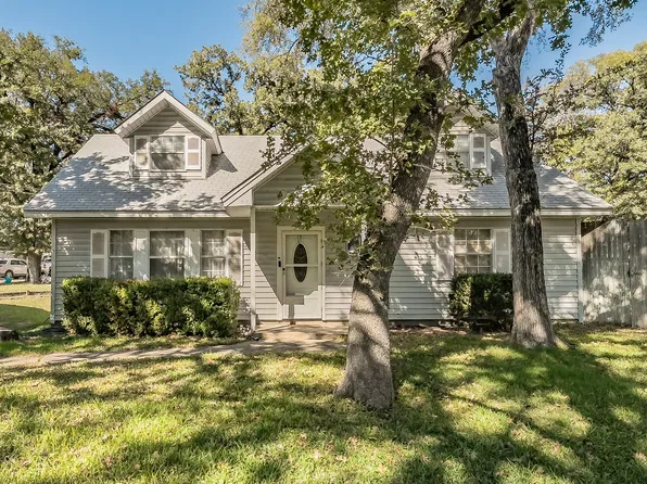 1345 Dawn Ct, Pelican Bay, TX 76020