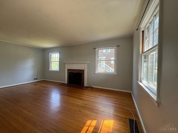 4th image of 3538 Banning Rd