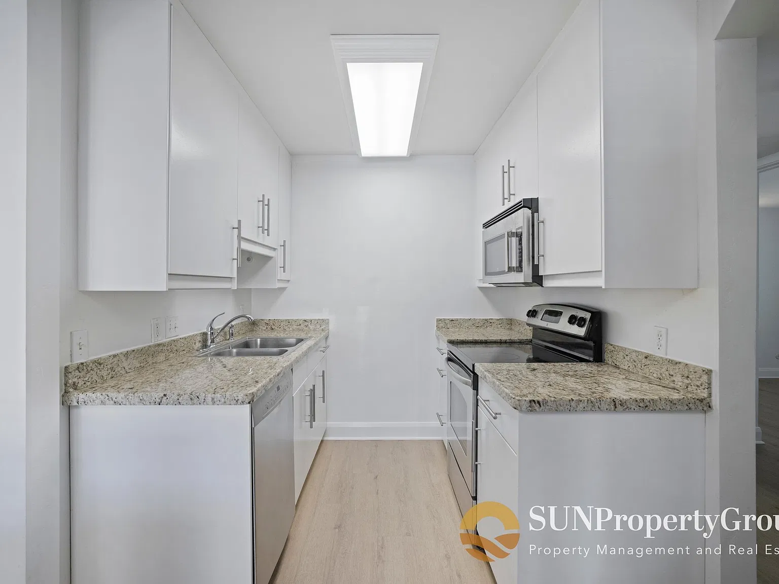 Spacious 2-Bedroom Near 9th & 9th! — Photo 3