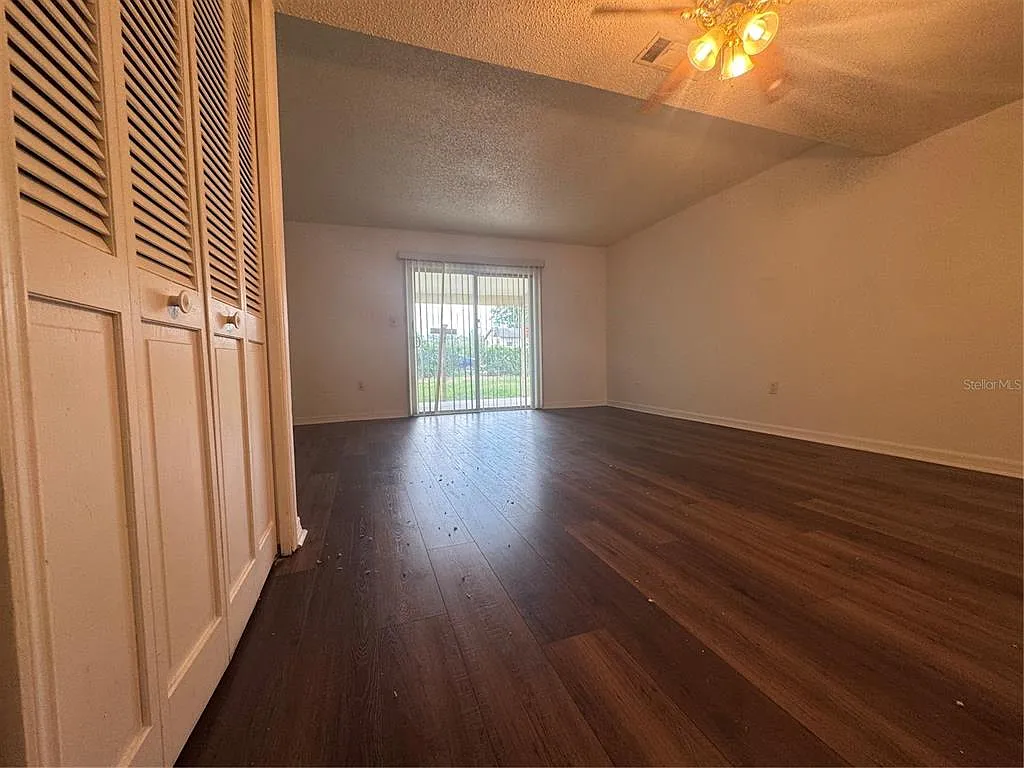 2 bed, 1.5 bath, 1056 sqft, $1,550 — Photo 3