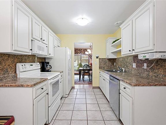 3rd image of 6691 Lockwood Blvd