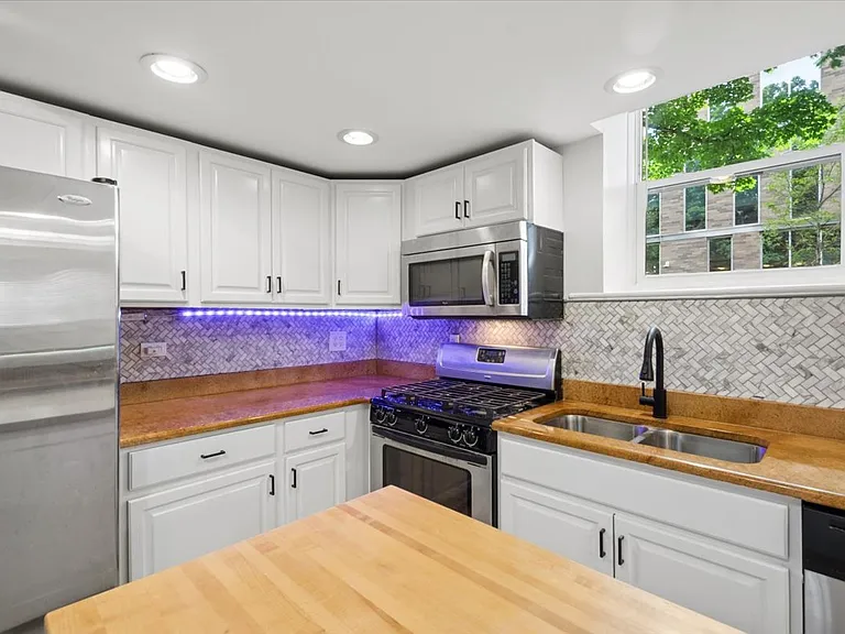 859 W Wellington Ave #G — Photo 23