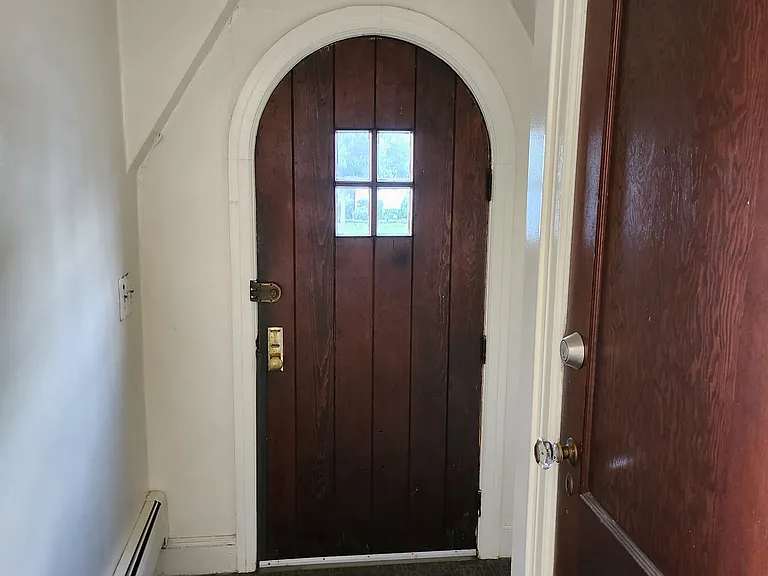 283 Houston Ave #2 — Photo 4