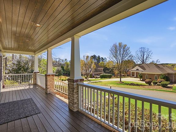 3rd image of 258 Quiet Waters Rd