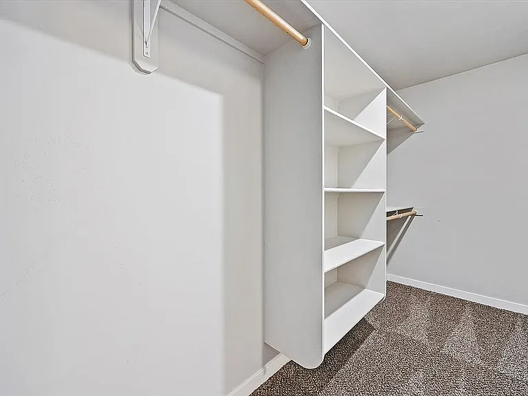 19-Master Closet