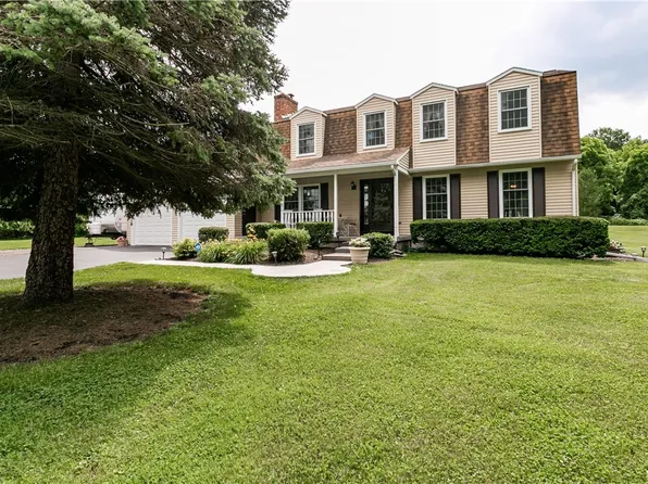 8496 Green Lakes Rd, Fayetteville, NY 13066