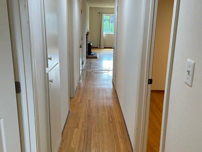 1301 Brookview Dr — Photo 7
