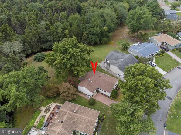 39 Edinburgh Dr, Toms River, NJ 08757