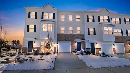 3 bed, 1969 sqft, $2,895 — Photo 2