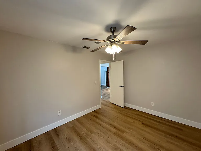 107 S Deerwood Ave — Photo 15