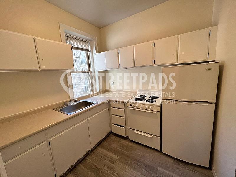 1st image of 31 Park Dr #8