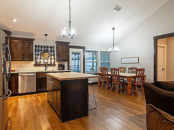 5th image of 8021 Leopard Ln