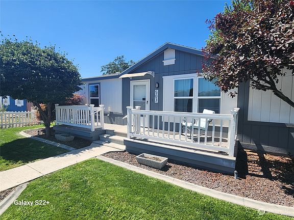 3rd image of 503 SE Hilltop Drive