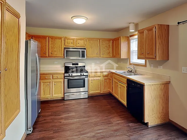 1305 Bassett Dr — Photo 3