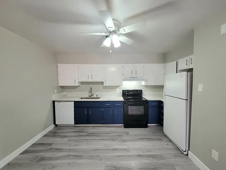 Cora Apartments — Photo 10