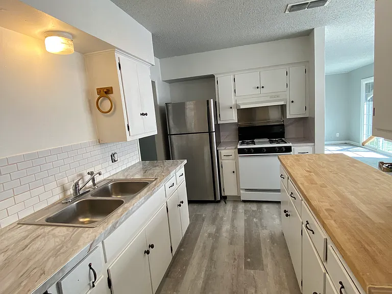 407 Arbor Ln — Photo 2