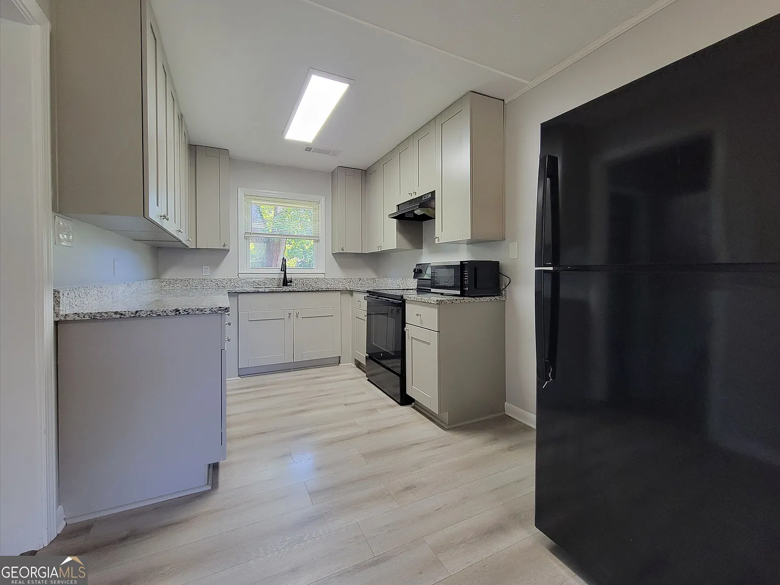 3 bed, 2.0 bath, 1380 sqft, $1,775 — Photo 4