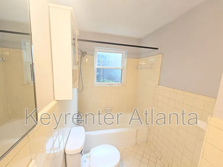 1155 United Ave SE #C — Photo 8