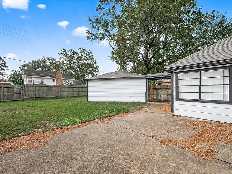 3815 Fernglade Dr — Photo 45