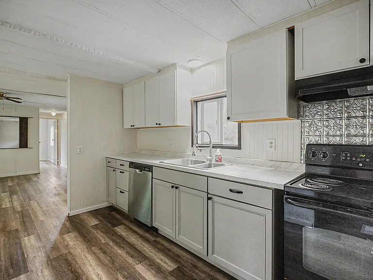 SE Skyhawk Ln — Photo 3