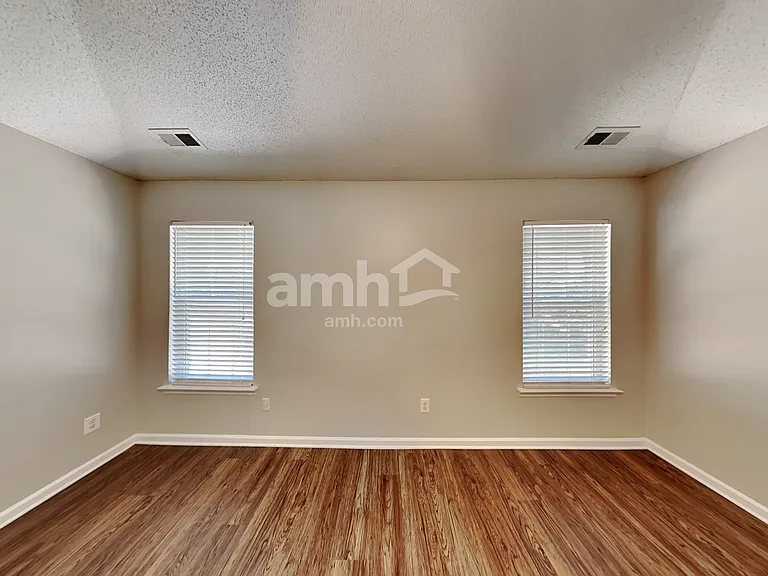 1720 Silverberry Ct — Photo 9