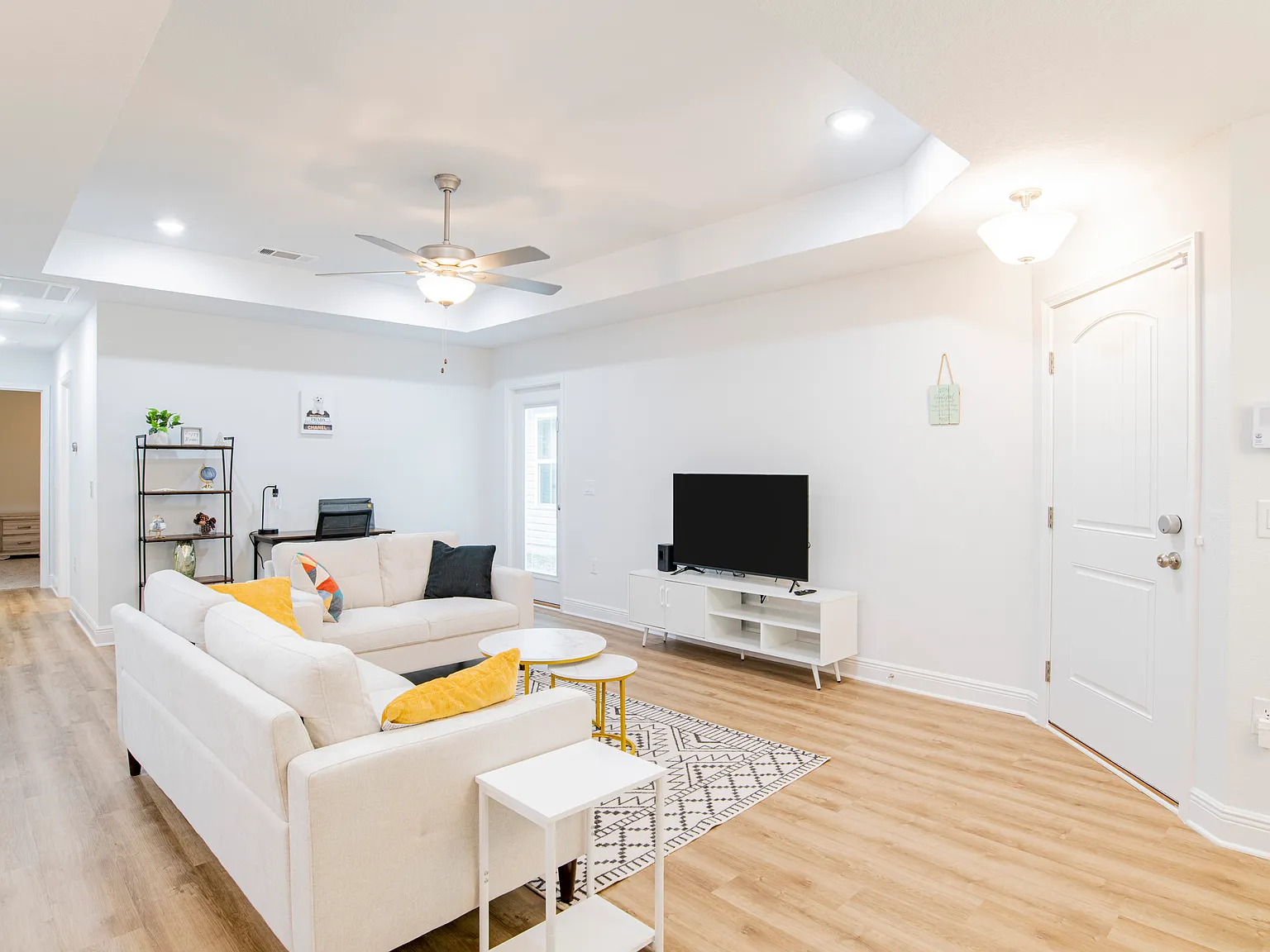 3 bed, 1250 sqft, $2,475 — Photo 3