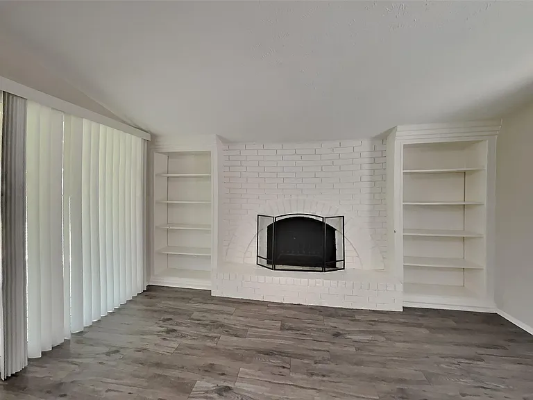 2102 Turtle Creek Dr — Photo 2