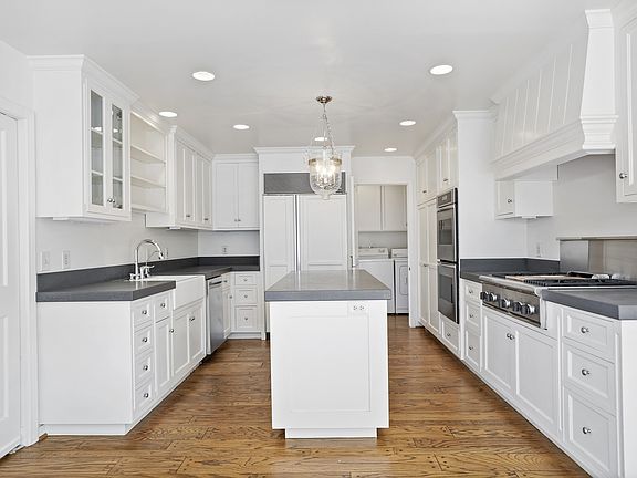 5th image of 2701 Circle Dr