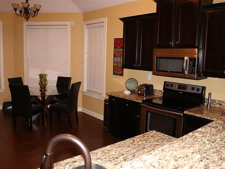 2704 Plum Creek Dr — Photo 3