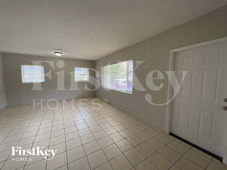 1350 NW 132nd Ter — Photo 3