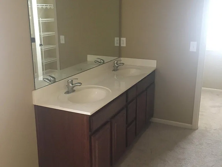 9867 N Lewis Ave — Photo 7