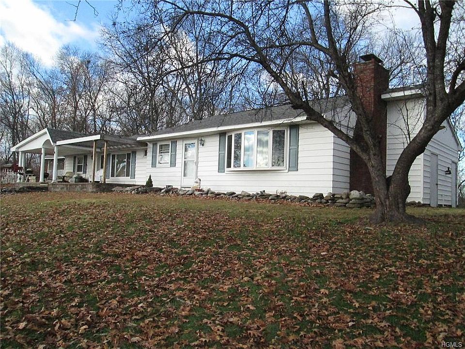 1st image of 32 Twin Oaks Dr