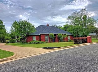 912 Van Winkle Cir, Athens, TX 75751