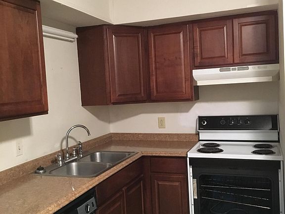 2nd image of 2220 Crestline Dr