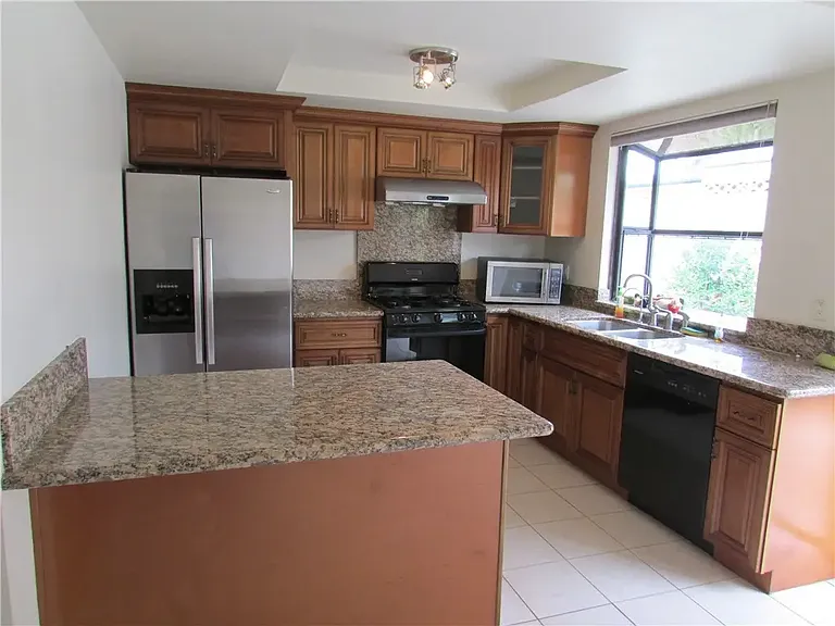 196 N Grant Pl — Photo 3
