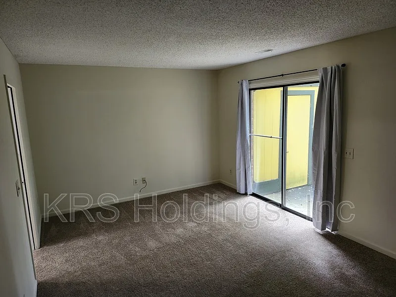 2 bed, 1.5 bath, 1270 sqft, $1,395 — Photo 2