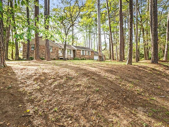 3rd image of 3320 Dartmoor Dr