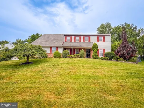 735 Ross Dr, Langhorne, PA 19053