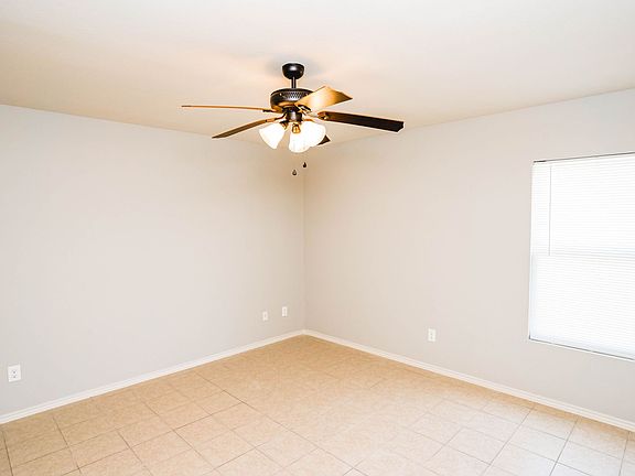 3rd image of 401 E 2nd St APT L2