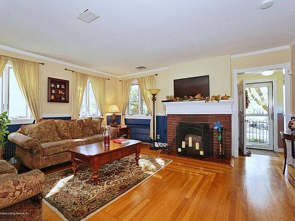 4th image of 33 Ardmore Ave