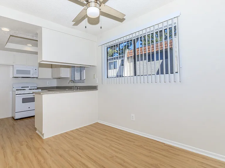 2 Bed 2 Bath Townhome Dinning Area
