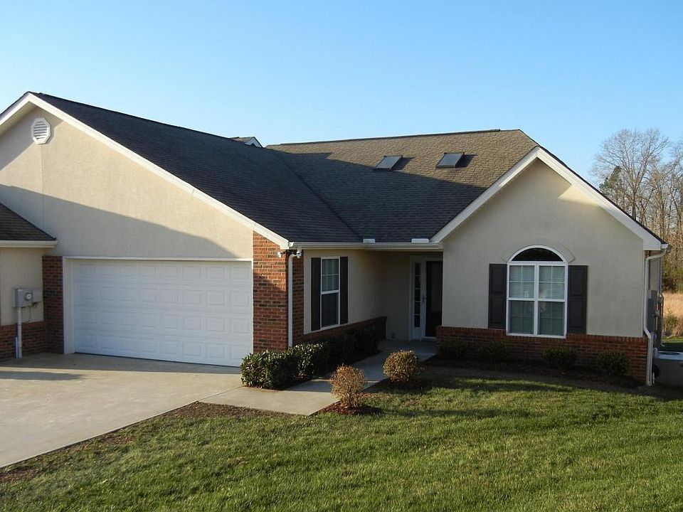 1st image of 412 Willow Oak Cir