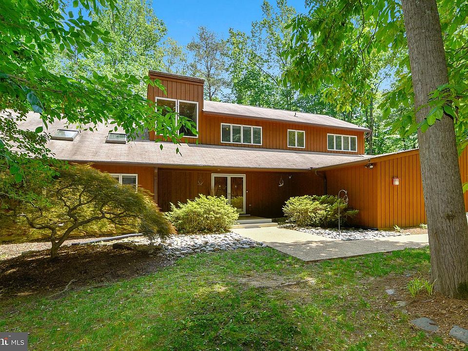 1st image of 2013 Huntcliff Dr