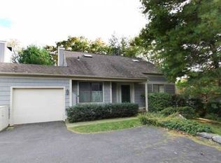 525 W Lyon Farm Dr, Greenwich, CT 06831