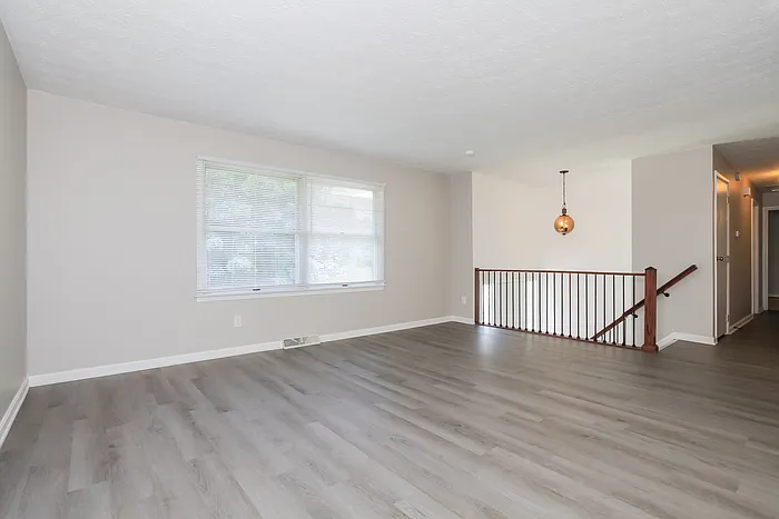 3 bed, 2.5 bath, 1842 sqft, $2,345 — Photo 2