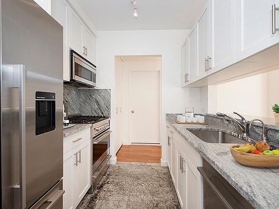 4th image of 450 N End Ave APT 11M