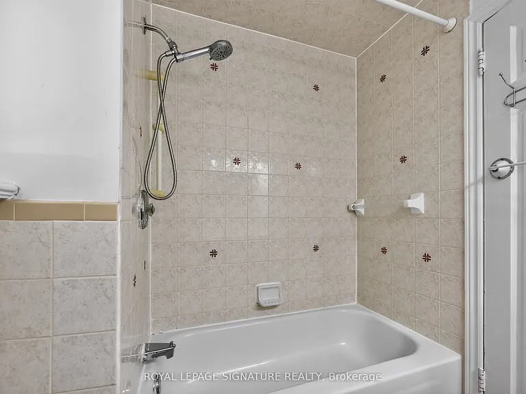 426 Armadale Ave — Photo 39