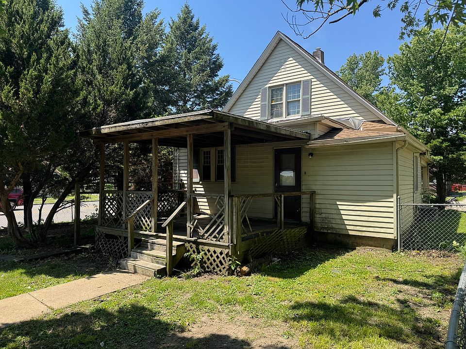 2nd image of 1202 Champaign St